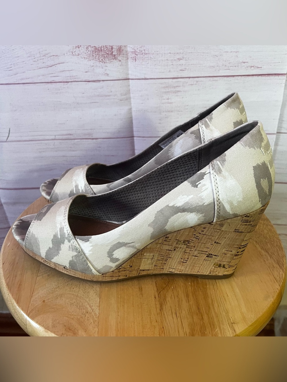 Tom Stella Camo Peep Toe Wedge Sandals Size 9.5